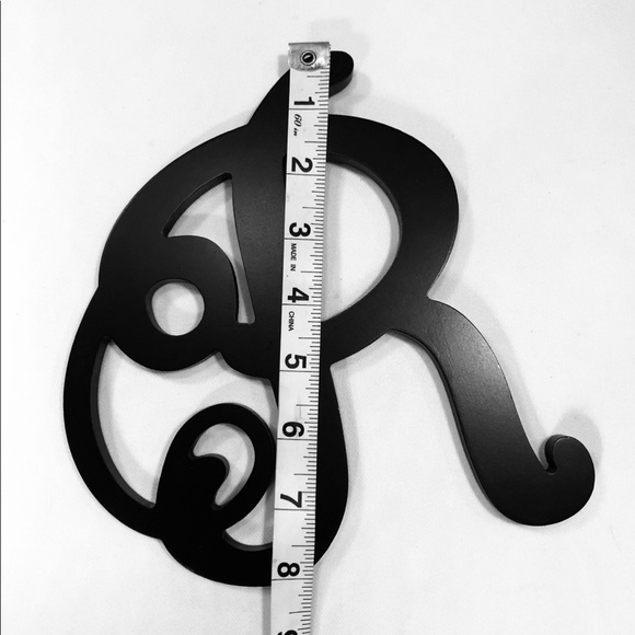 INITIAL ‘R’ BLACK CURVED WOOD LETTER MORE LETTERS IN SEPARATE LISTENING - Picture 2 of 3